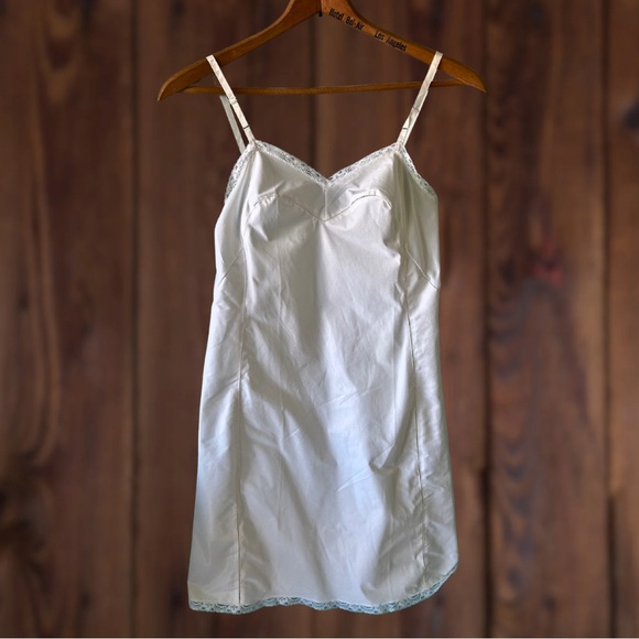 VINTAGE 1960s Polyester Bullet Bra Slip - Picture 1 of 5